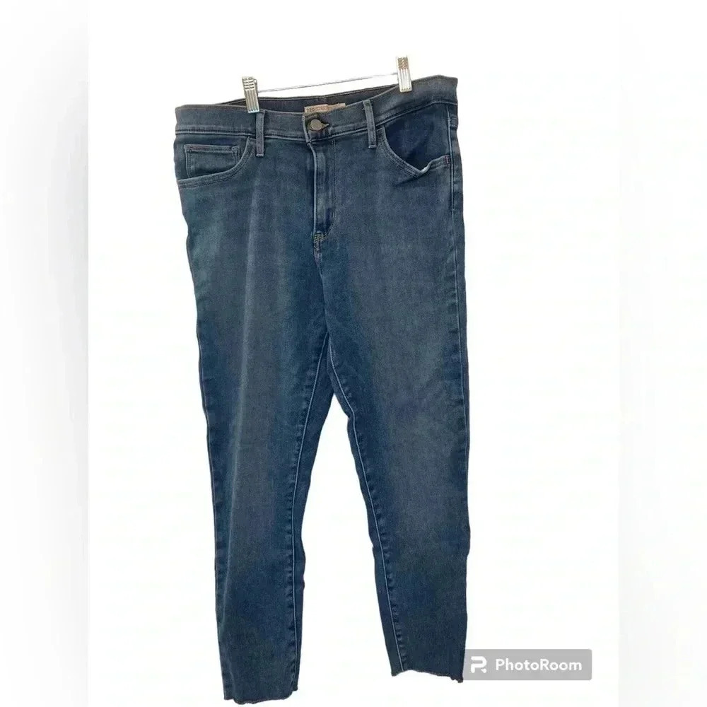 LEVI’S high rise super skinny size 31, raw  hem​